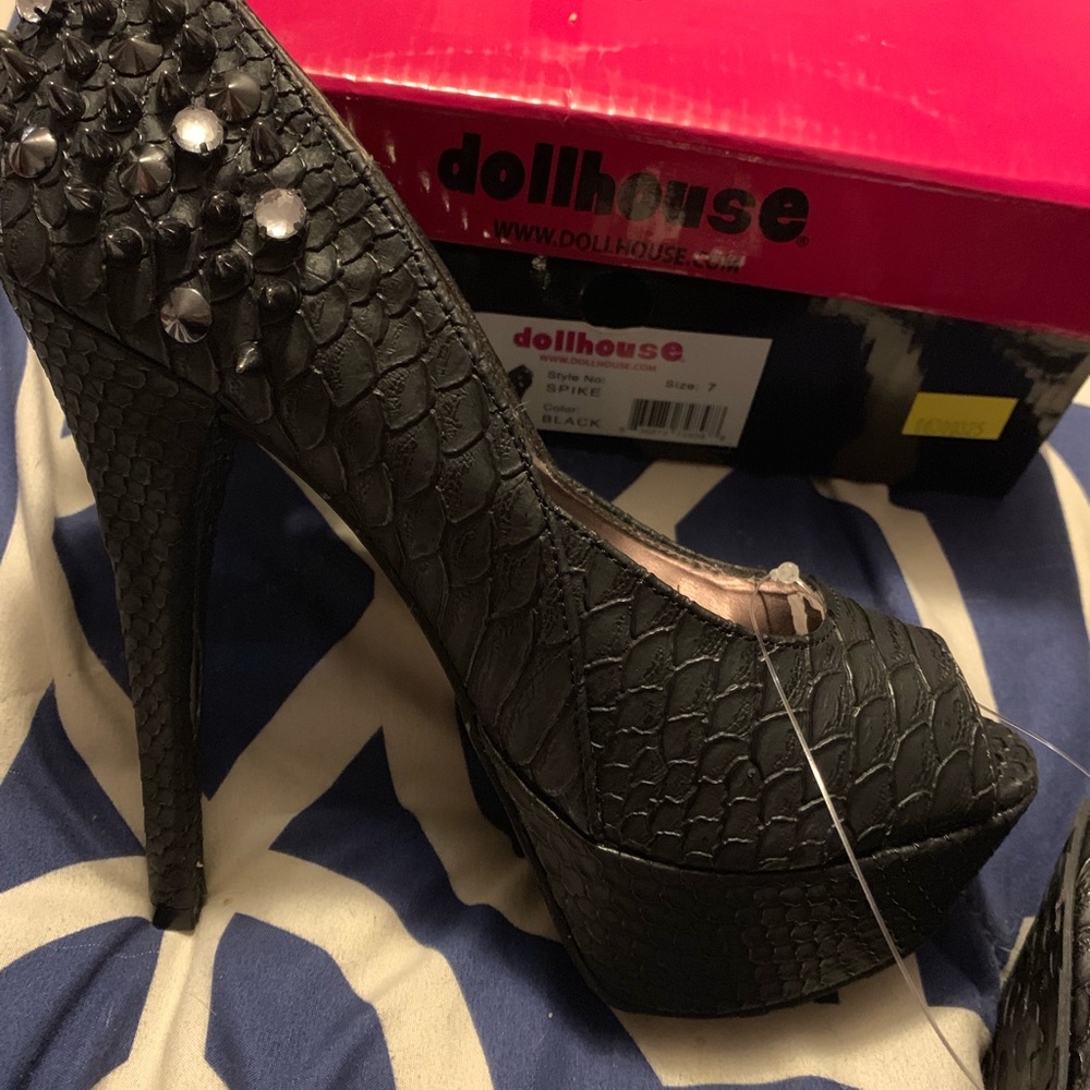 Dollhouse high heeled shoe